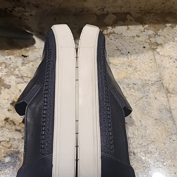 Vince black leather slip on sz.8.5 M.. (#1104) EC. - Picture 11 of 11